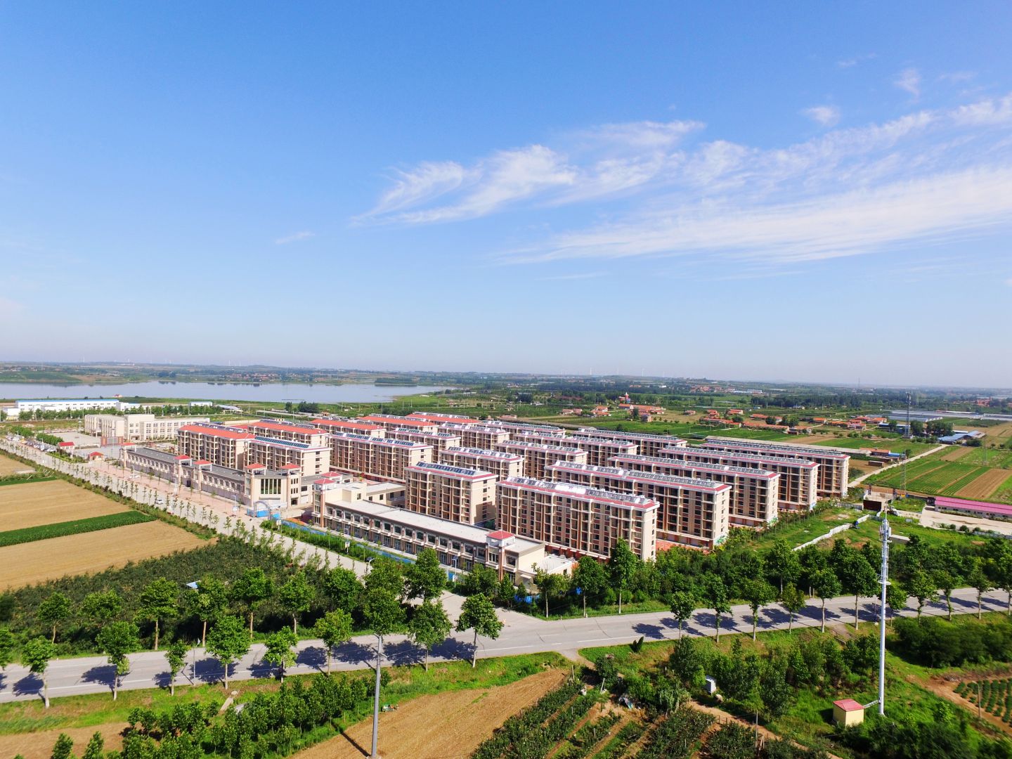 乐鱼莱西平度公司河头店镇龙泉湖社区项目实景图01_compressed